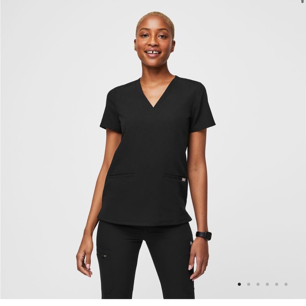 FIGS Casma Three Pocket Scrub Top - XS, Black